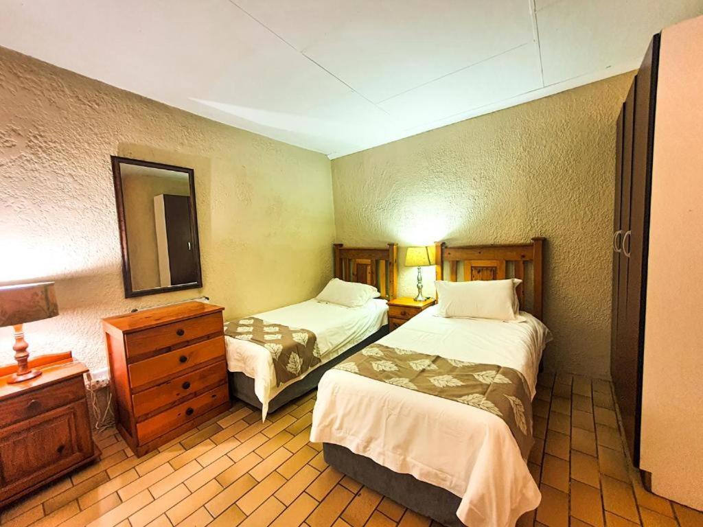 Just Tiffany Guest House & Conference Facility Potchefstroom Exterior foto